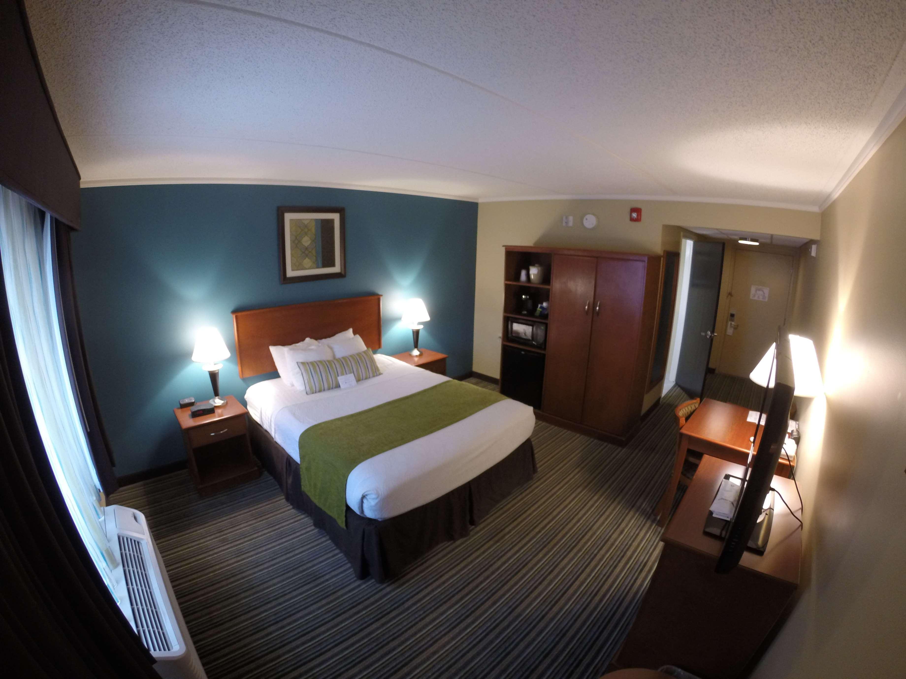 Best Western Plus Traverse City Bagian luar foto