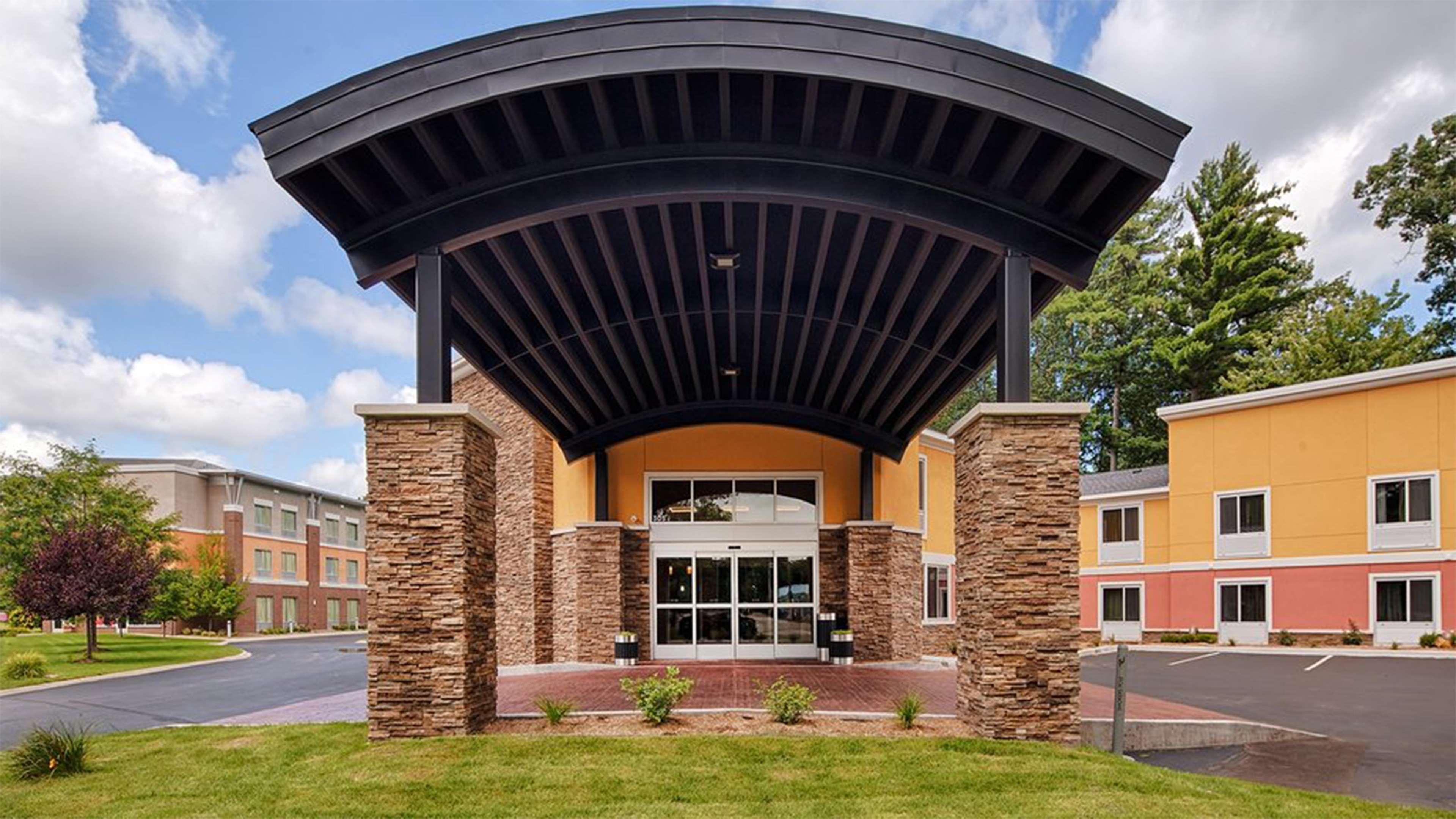 Best Western Plus Traverse City Bagian luar foto